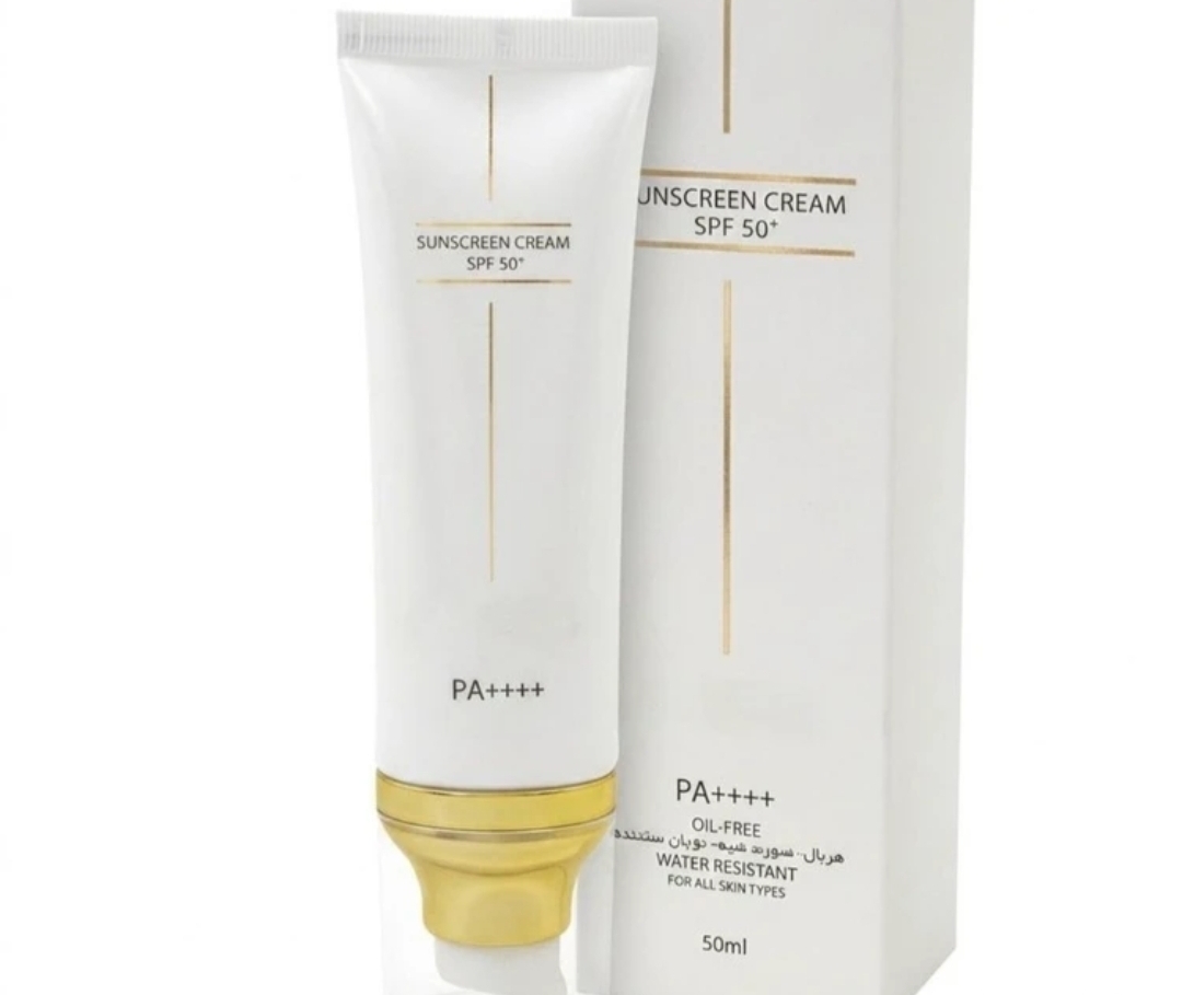 کرم ضدآفتاب بی‌رنگ SPF50+ مناسب انواع پوست با ۷ فیلتر محافظتی